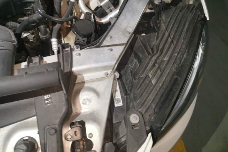 Used Mercedes-Benz GLC 2016 GLC 300 4MATIC Dynamic Model Engine Bay Left