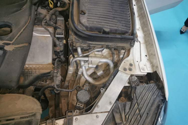 Used Mercedes-Benz GLC 2016 GLC 260 4MATIC Luxury Model Engine Bay Left