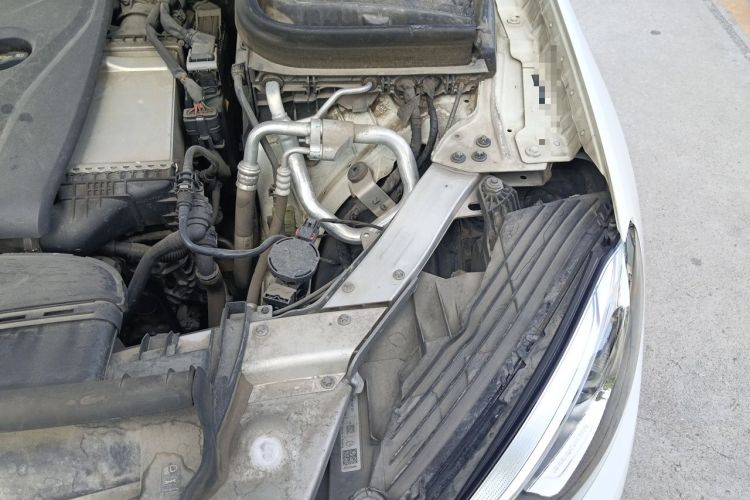 Used Mercedes-Benz GLC 2016 GLC 300 4MATIC Luxury Model Engine Bay Left