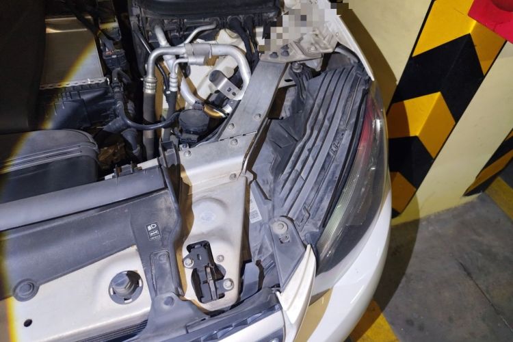 Used Mercedes-Benz GLC 2016 GLC 300 4MATIC Dynamic Model Engine Bay Left
