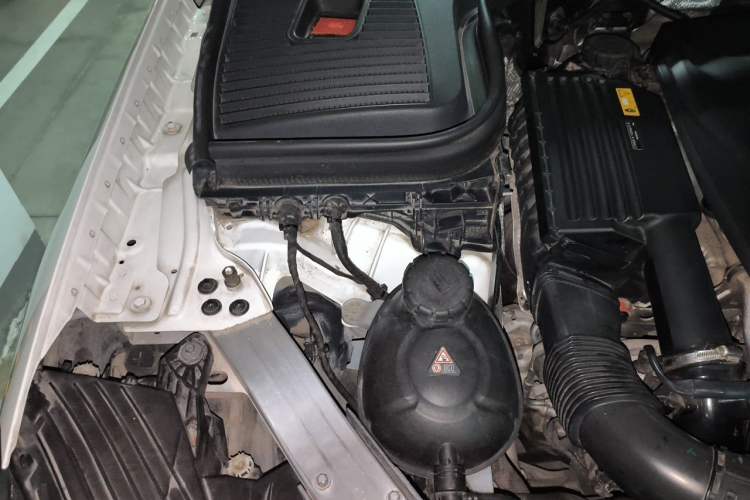 Used Mercedes-Benz GLC 2016 GLC 260 4MATIC Luxury Model Engine Bay Right