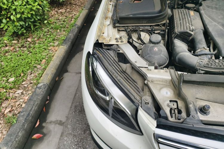 Used Mercedes-Benz GLC 2016 GLC 200 4MATIC Engine Bay Right