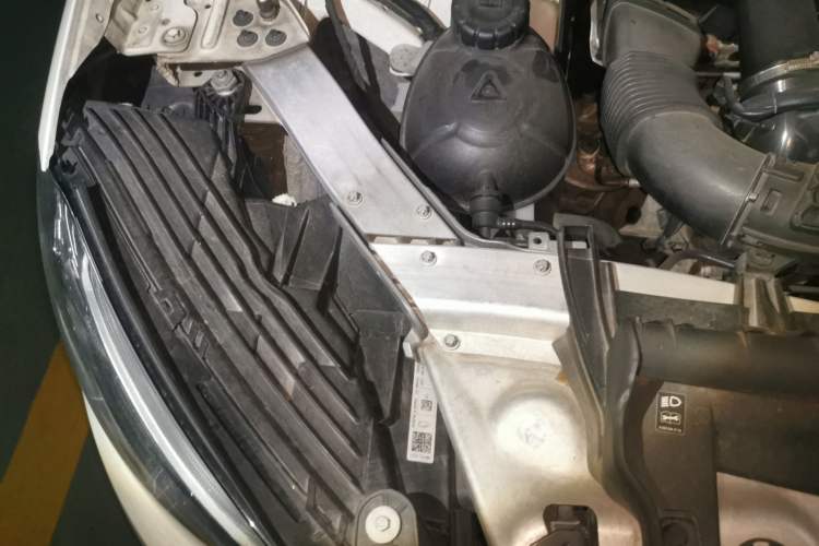 Used Mercedes-Benz GLC 2016 GLC 300 4MATIC Dynamic Model Engine Bay Right