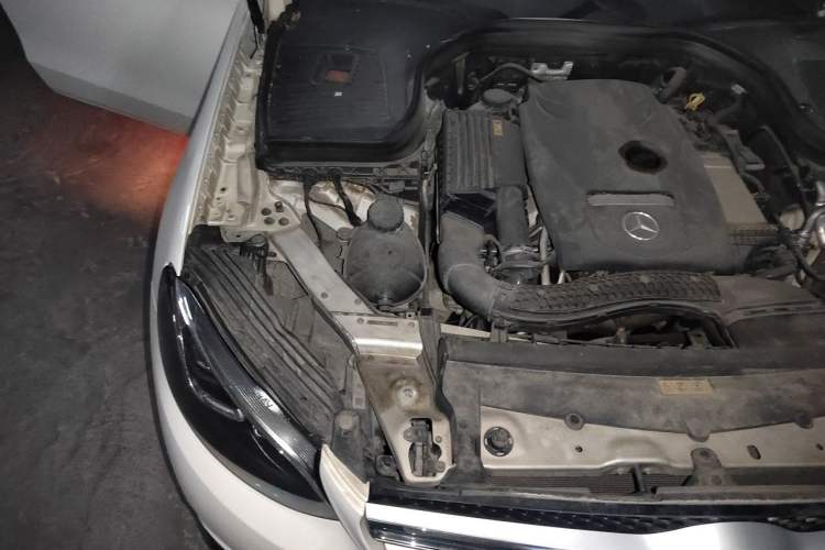 Used Mercedes-Benz GLC 2016 GLC 260 4MATIC Luxury Model Engine Bay Right