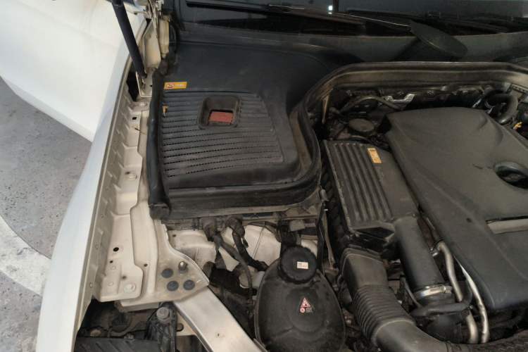 Used Mercedes-Benz GLC 2016 GLC 260 4MATIC Luxury Model Engine Bay Right
