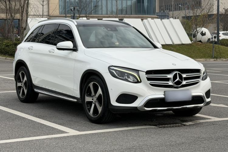Used Mercedes-Benz GLC 2016 GLC 260 4MATIC Luxury Model Exterior 1