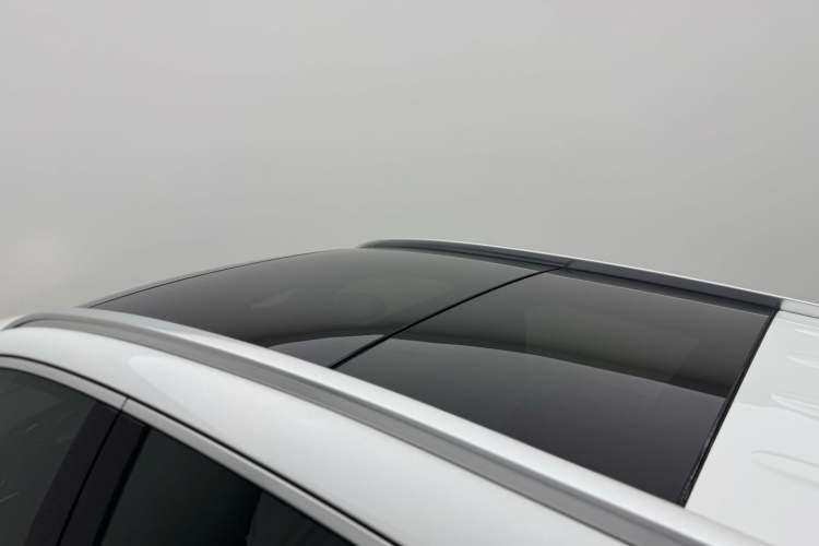 Used Mercedes-Benz GLC 2016 GLC 260 4MATIC Luxury Model Exterior 10