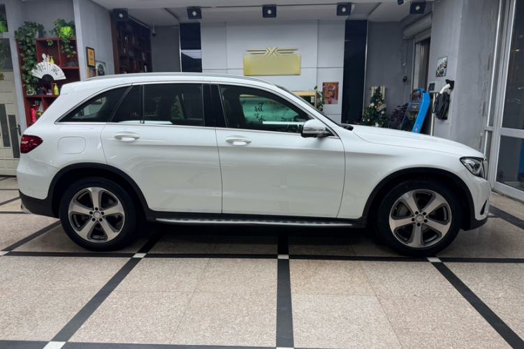 Used Mercedes-Benz GLC 2016 GLC 300 4MATIC Dynamic Model Exterior 2