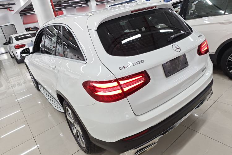 Used Mercedes-Benz GLC 2016 GLC 300 4MATIC Dynamic Model Exterior 2