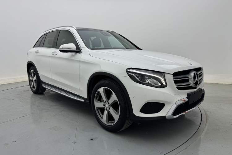 Used Mercedes-Benz GLC 2016 GLC 260 4MATIC Luxury Model Exterior 2