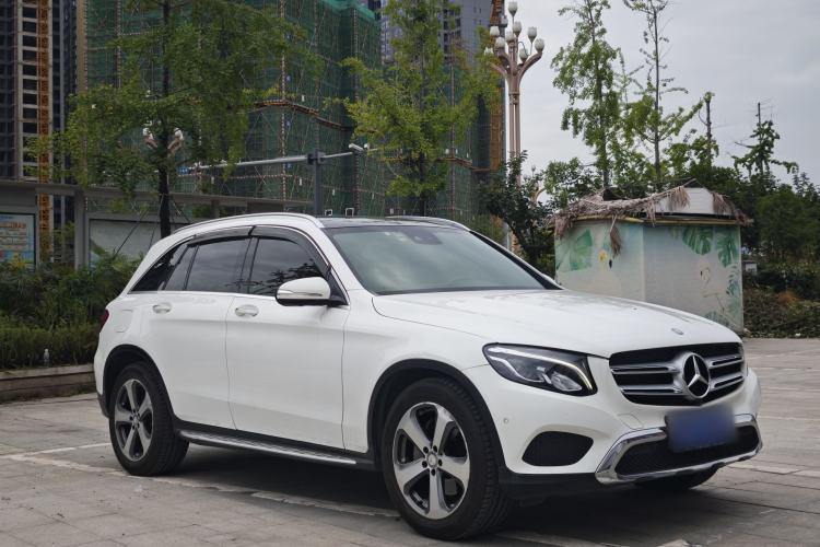 Used Mercedes-Benz GLC 2016 GLC 260 4MATIC Luxury Model Exterior 2