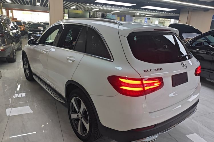 Used Mercedes-Benz GLC 2016 GLC 300 4MATIC Dynamic Model Exterior 2