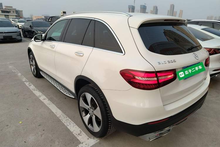 Used Mercedes-Benz GLC 2016 GLC 300 4MATIC Luxury Model Exterior 2