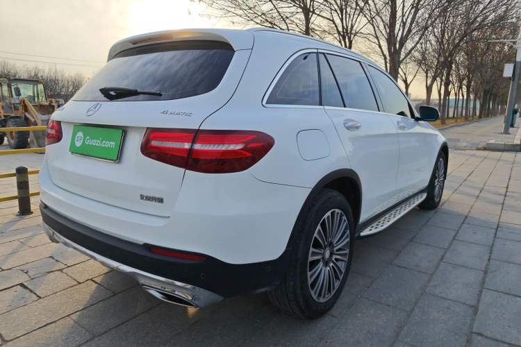 Used Mercedes-Benz GLC 2016 GLC 260 4MATIC Dynamic Edition Exterior 3