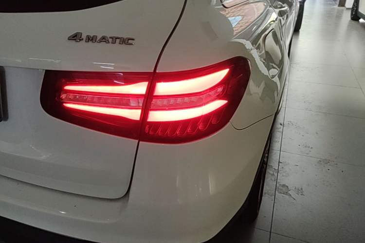 Used Mercedes-Benz GLC 2016 GLC 200 4MATIC Exterior 3