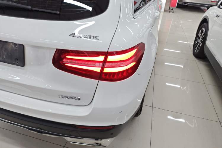 Used Mercedes-Benz GLC 2016 GLC 300 4MATIC Dynamic Model Exterior 3