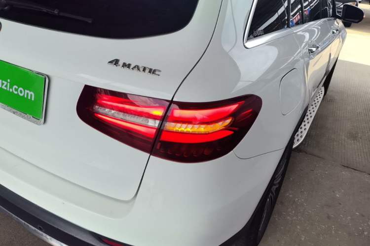 Used Mercedes-Benz GLC 2016 GLC 260 4MATIC Dynamic Edition Exterior 3