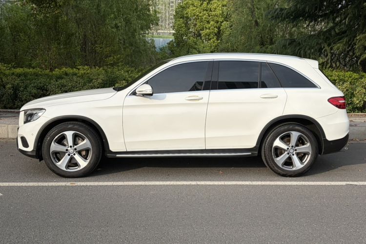 Used Mercedes-Benz GLC 2016 GLC 300 4MATIC Dynamic Model Exterior 3