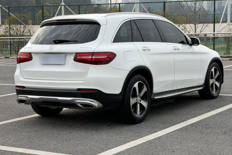 Used Mercedes-Benz GLC 2016 GLC 260 4MATIC Luxury Model Exterior 3