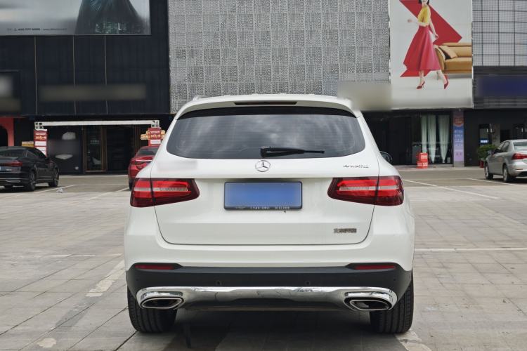 Used Mercedes-Benz GLC 2016 GLC 260 4MATIC Luxury Model Exterior 4