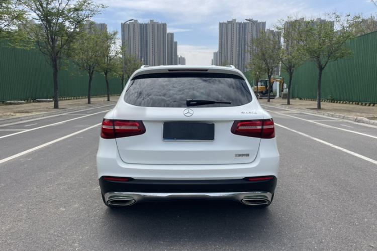 Used Mercedes-Benz GLC 2016 GLC 260 4MATIC Luxury Model Exterior 4