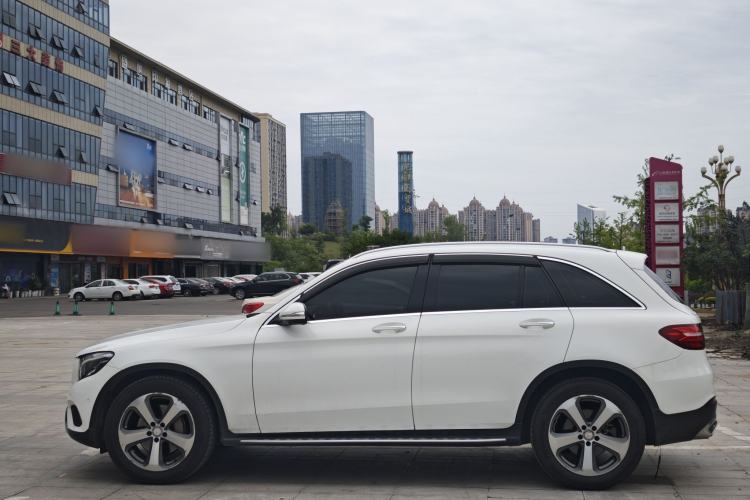 Used Mercedes-Benz GLC 2016 GLC 260 4MATIC Luxury Model Exterior 5