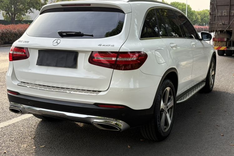 Used Mercedes-Benz GLC 2016 GLC 300 4MATIC Dynamic Model Exterior 5