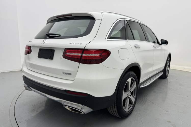 Used Mercedes-Benz GLC 2016 GLC 260 4MATIC Luxury Model Exterior 6