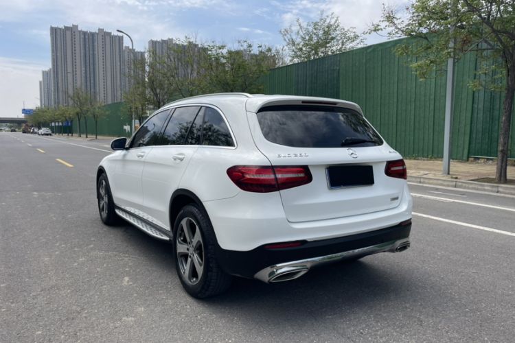 Used Mercedes-Benz GLC 2016 GLC 260 4MATIC Luxury Model Exterior 6