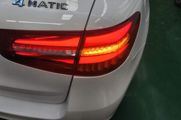 Used Mercedes-Benz GLC 2016 GLC 260 4MATIC Dynamic Edition Exterior 6