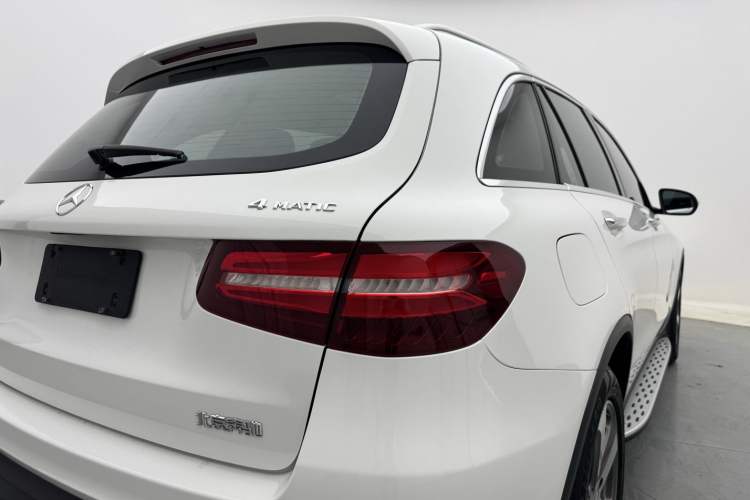 Used Mercedes-Benz GLC 2016 GLC 260 4MATIC Luxury Model Exterior 8