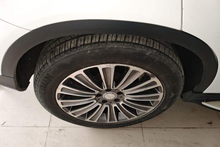 Used Mercedes-Benz GLC 2016 GLC 260 4MATIC Dynamic Edition Exterior 8