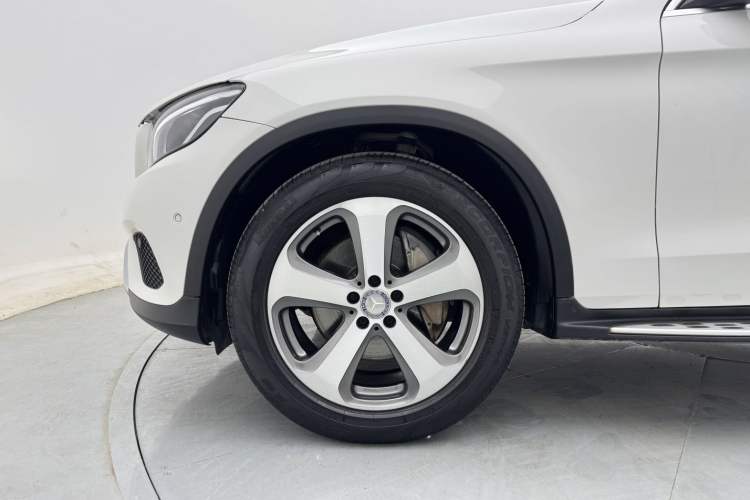 Used Mercedes-Benz GLC 2016 GLC 260 4MATIC Luxury Model Exterior 9