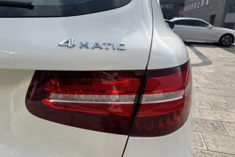 Used Mercedes-Benz GLC 2016 GLC 260 4MATIC Dynamic Edition Exterior 9