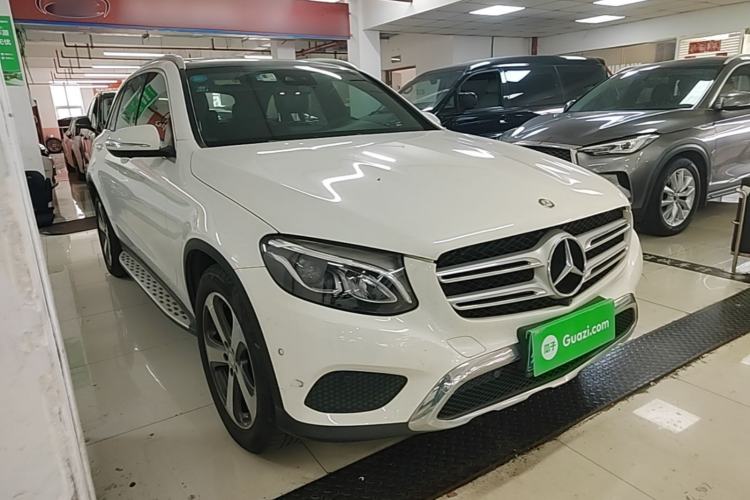 Used Mercedes-Benz GLC 2016 GLC 260 4MATIC Luxury Model Front Right 45 Deg
