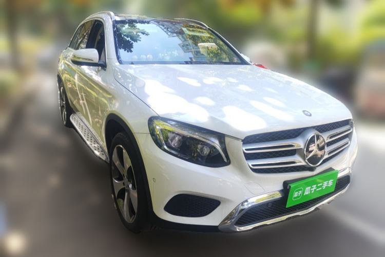 Used Mercedes-Benz GLC 2016 GLC 300 4MATIC Luxury Model Front Right 45 Deg