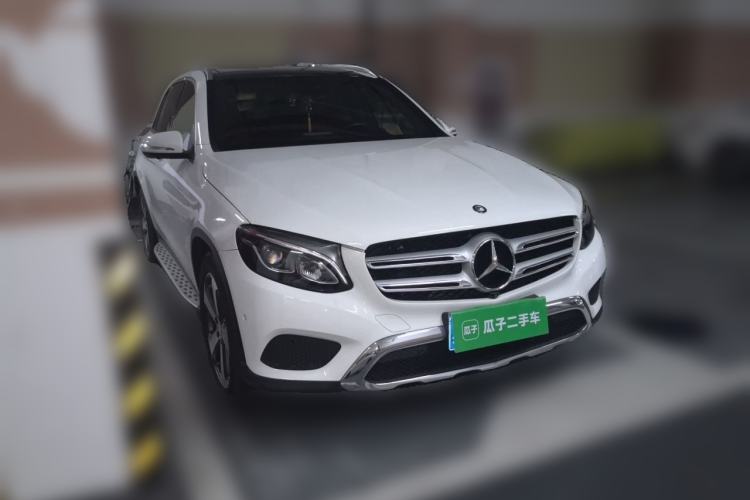 Used Mercedes-Benz GLC 2016 GLC 260 4MATIC Luxury Model Front Right 45 Deg