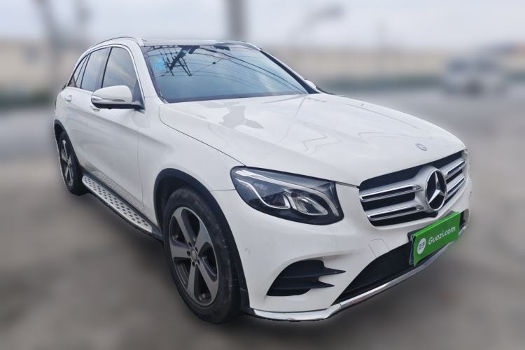 Used Mercedes-Benz GLC 2016 GLC 260 4MATIC Luxury Model Front Right 45 Deg