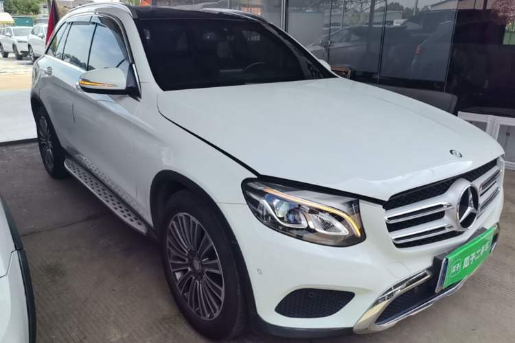 Used Mercedes-Benz GLC 2016 GLC 260 4MATIC Dynamic Edition Front Right 45 Deg