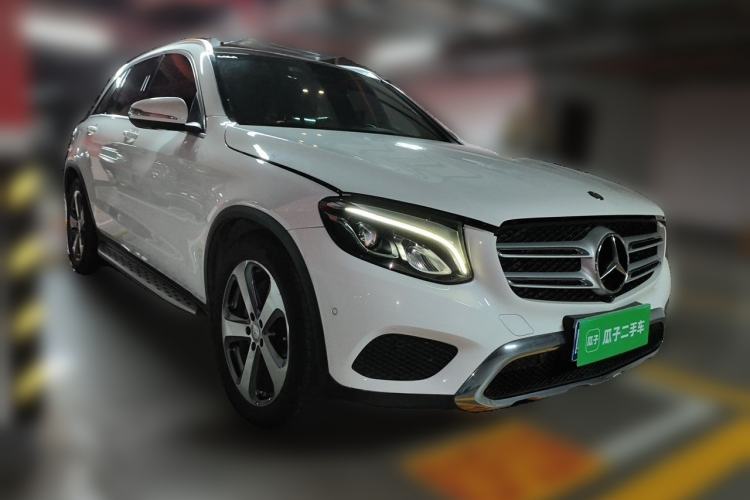 Used Mercedes-Benz GLC 2016 GLC 260 4MATIC Luxury Model Front Right 45 Deg