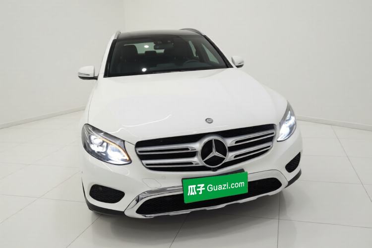 Used Mercedes-Benz GLC 2016 GLC 260 4MATIC Luxury Model Front Right 45 Deg