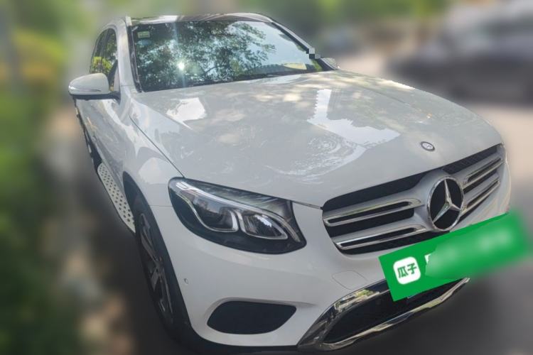 Used Mercedes-Benz GLC 2016 GLC 260 4MATIC Luxury Model Front Right 45 Deg