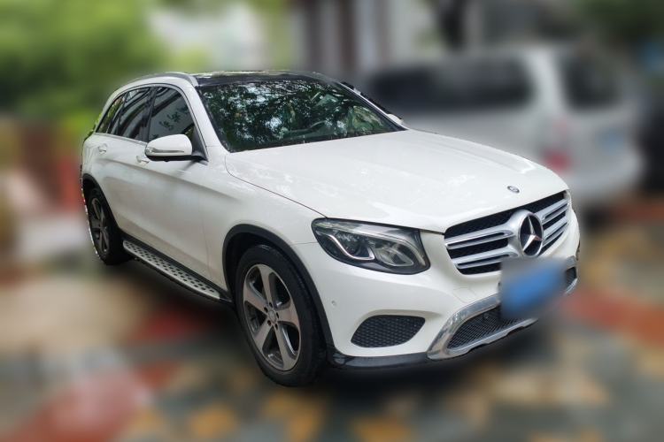 Used Mercedes-Benz GLC 2016 GLC 260 4MATIC Luxury Model Front Right 45 Deg
