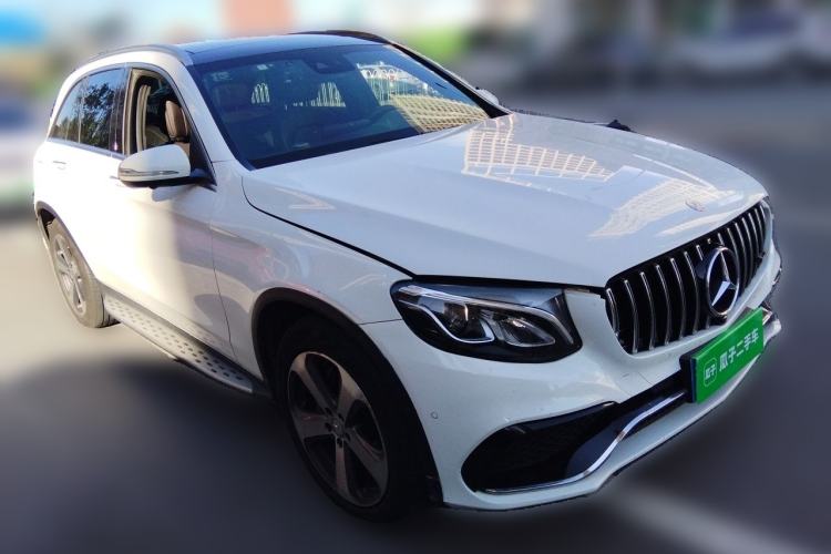 Used Mercedes-Benz GLC 2016 GLC 260 4MATIC Luxury Model Front Right 45 Deg