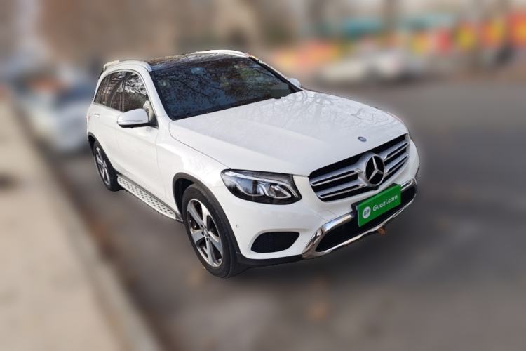 Used Mercedes-Benz GLC 2016 GLC 260 4MATIC Luxury Model Front Right 45 Deg