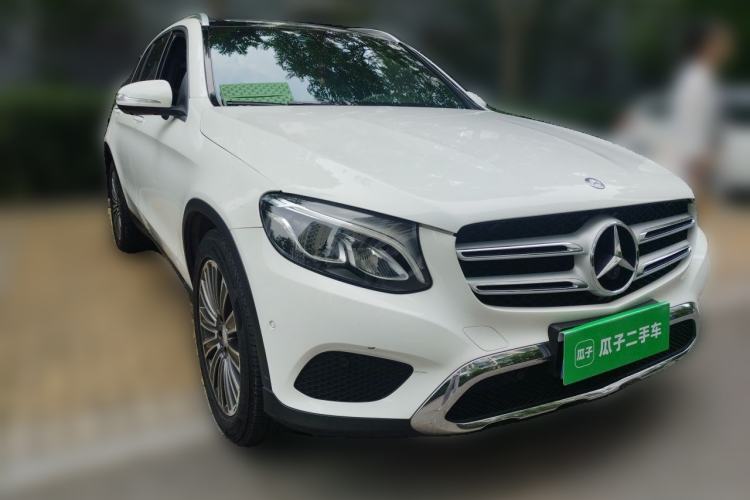 Used Mercedes-Benz GLC 2016 GLC 260 4MATIC Luxury Model Front Right 45 Deg