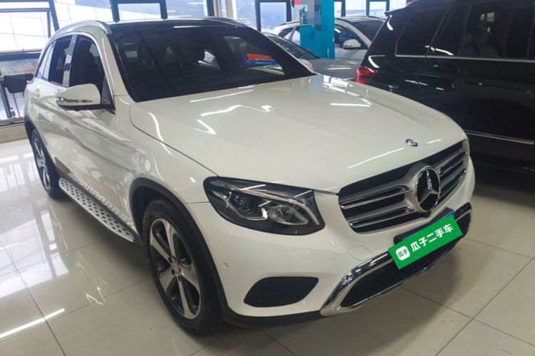 Used Mercedes-Benz GLC 2016 GLC 260 4MATIC Luxury Model Front Right 45 Deg
