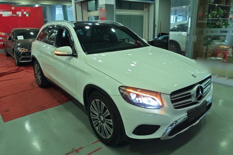 Used Mercedes-Benz GLC 2016 GLC 260 4MATIC Dynamic Edition Front Right 45 Deg