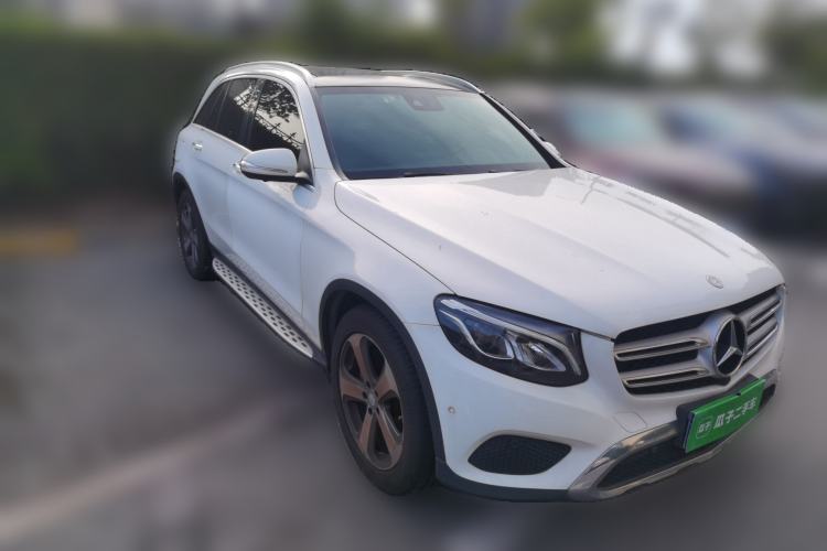 Used Mercedes-Benz GLC 2016 GLC 260 4MATIC Luxury Model Front Right 45 Deg