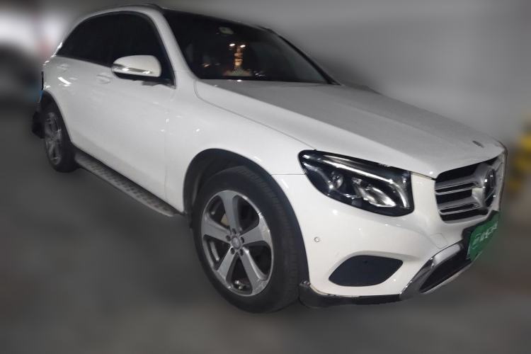 Used Mercedes-Benz GLC 2016 GLC 260 4MATIC Luxury Model Front Right 45 Deg